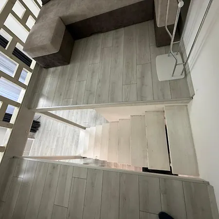 House 7 *