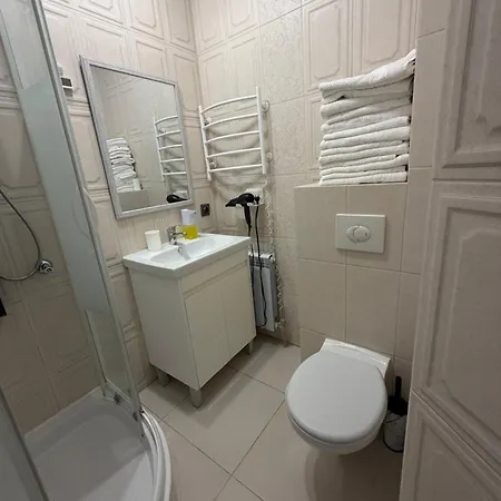 Apartment House 7