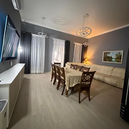 House 7 Apartment *